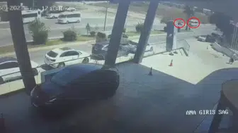 Antalya'da tur minibüsü ve motosiklet çarpıştı: ağır yaralı
