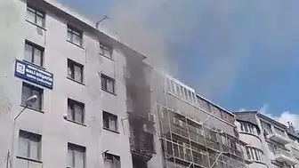 Fatih'teki yıkım çalışmasında yangın paniği: Olay anı ve müdahale detayları