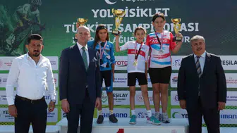 Akhisarlı bisikletçiler Türkiye yol şampiyonasında zaferle döndü