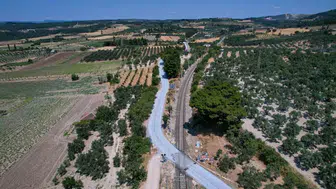 Soma’da ulaşımı kolaylaştıracak yol çalışmaları devam ediyor