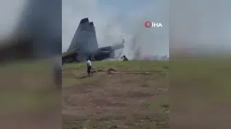 Endonezya'da askeri Sukhoi uçağı pistten çıktı