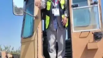 Kilis'te yol çalışmasında çalışanların renkli anları dikkat çekti