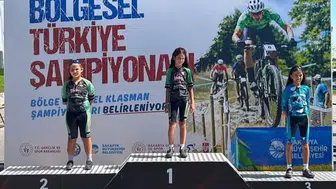 Akhisarlı genç bisikletçilerin şampiyonlukları ilçeyi gururlandırdı
