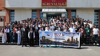 Ağrı’dan yola çıkan 200 öğrenci, tarihi gezi için Çanakkale ve Ankara’ya uğurlandı