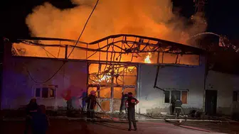 Erzincan'da mobilya imalathanesi alev alev yanarak kullanılamaz hale geldi