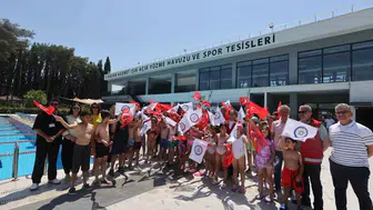 Muğla'daki çocuklar 'yeşilden maviye' projesiyle yüzme öğreniyor