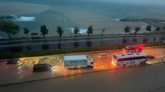 Giresun’daki sağanak yağış Karadeniz Sahil Yolu’nda su baskınına yol açtı