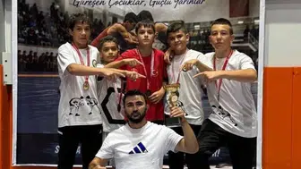Tavşanlı güreş takımı tarih yazdı: U15'lerde Sakarya'da şampiyonluk sevinci
