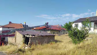Şarkışla'da müstakil evde yangın: dumandan etkilenen bir kişi hastaneye kaldırıldı