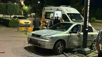 Niğde'de kontrolden çıkan otomobil refüje düştü: Sürücü hastaneye kaldırıldı