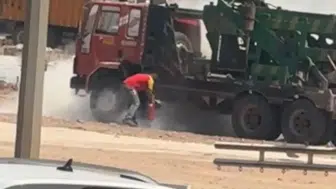 Viranşehir'de park halindeki araç yangını paniğe sebep oldu