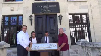 Kastamonu’nun tarihi kütüphanesine hayat veren hediye: Kırılan kitabe yeniden yazıldı