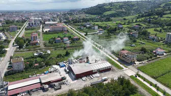 Samsun'da fabrika bacasından yükselen duman halkı paniğe sürükledi