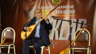 Bayburt’ta aşıklar zafer bayramını türkülerle kutladı