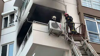 Antalya'da 4 katlı apartmanın 3'üncü katında çıkan yangın büyük hasara yol açtı