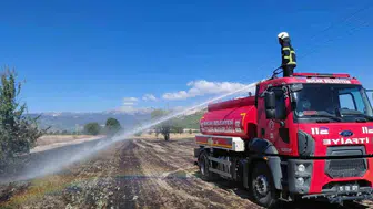 Burdur'da tarım arazisinde çıkan yangın büyük zarara yol açtı