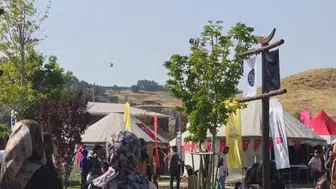 Ahlat'ta Çelik Kanatlar Timi heyecan dolu bir gösteri sergiledi