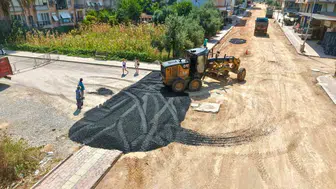 Mahmutlar Mahallesi'nde sıcak asfalt çalışmaları sürüyor