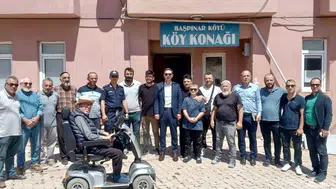 Aydıntepe Kaymakamı Deniz Yıldırım köylerdeki ihtiyaçları dinliyor