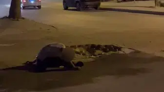 Adıyaman'da maddenin etkisinde yığılan şahıs vatandaştan yardım aldı