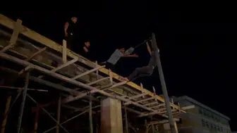 Alacaklarını alamayan işçi elektrik direğine çıktı: İkna çalışmaları 2 saat sürdü