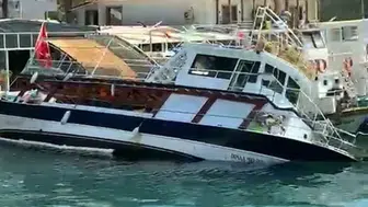 Akyaka'da tur teknesi su alarak yan yattı