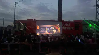 Demirkent Köyü'nde gezici kütüphane etkinliği: Öğrenciler sinema ve kitap keyfi yaşadı