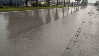 Samsun'da sağanak yağış ulaşımı olumsuz etkiledi
