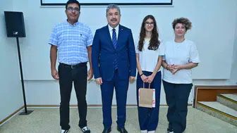 Eskişehir Valisi, YKS ve LGS’de tam puan alan öğrencileri tebrik etti