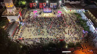 Kemer'de zafer bayramında fener alayı coşkusu yaşandı