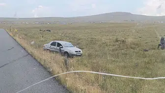 Kars-Iğdır karayolunda araç şarampole düştü: Yaralı yok
