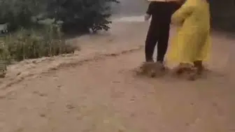 Giresun'da şiddetli yağış yolları kapattı ve dereleri taşırdı