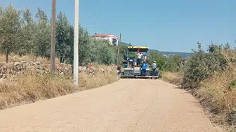 Buldan Gölbaşı Mahallesi Karadere yolu sıcak asfaltla yenilendi