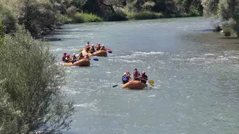 Erzurum'da rafting heyecanı: Alabora olan botlar unutulmaz anlar yaşattı