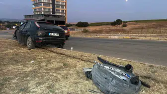 Uşak’ta otomobil kontrolden çıkarak refüje girdi: iki kişi yaralandı