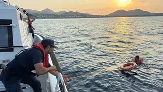 Bodrum açıklarında yüzerek Yunan adalarına geçmeye çalışan göçmen yakalandı