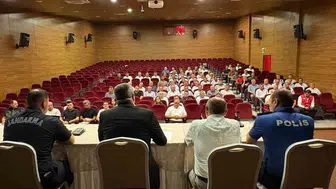 Vezirköprü'de muhtarlar ve kurum müdürleri bir araya geldi