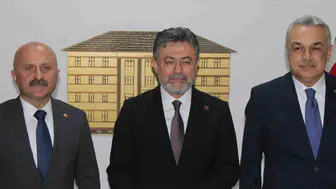 Tarım bakanı yumaklı, aydın'da incir hasadına katıldı ve valiliği ziyaret etti