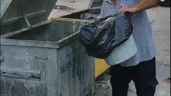 Bilecik'te çöp konteynırındaki yangına temizlik işçisinden hızlı müdahale