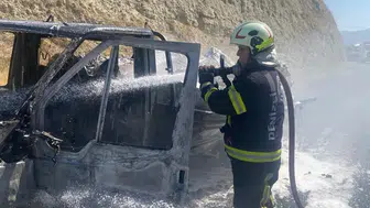 Denizli'de seyir halindeki kamyonet alev aldı