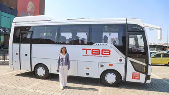 Uşak Belediyesi'ne hizmet aracı hibe edildi