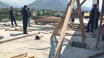 Alanya'da eşini bıçaklayıp intihar girişiminde bulundu: Canlı yayınla duyurdu
