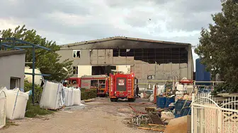 Elazığ'daki yalıtım fabrikasında yangın 3,5 saatte kontrol altına alındı
