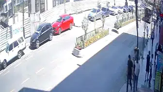 Karabük'te belediye otobüsü yayaya çarptı: yaralı var