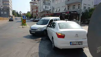 Antalya'da ani U dönüşü faciası: Sürücü hastanelik oldu