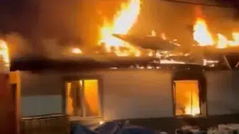 Bursa'da yangın anı kamerada kaydedildi: Ev alev alev yandı