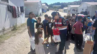 Bilecik'in çocukları jandarmanın hediyeleriyle sevindi