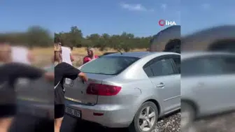 Alevler içinde kalan otomobile beton mikserinden kahramanca yardım