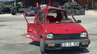 Burdur'da trafik kazası: Kamyonet ile otomobil çarpıştı, bir yaralı