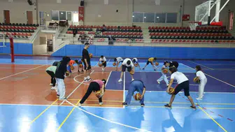 Eskişehirli antrenör Fikret Sözen geleceğin basketbolcularını yetiştiriyor